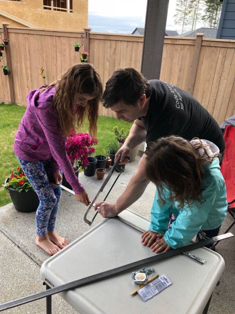 cruz_asador_ayudantes